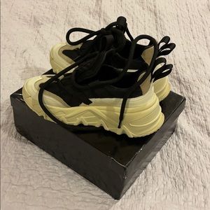 Athletic women shoes